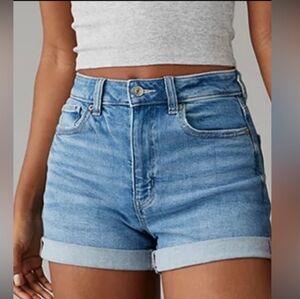 American Eagle Stretch Cuffed Light Wash Denim Mom Shorts 6 Stretch